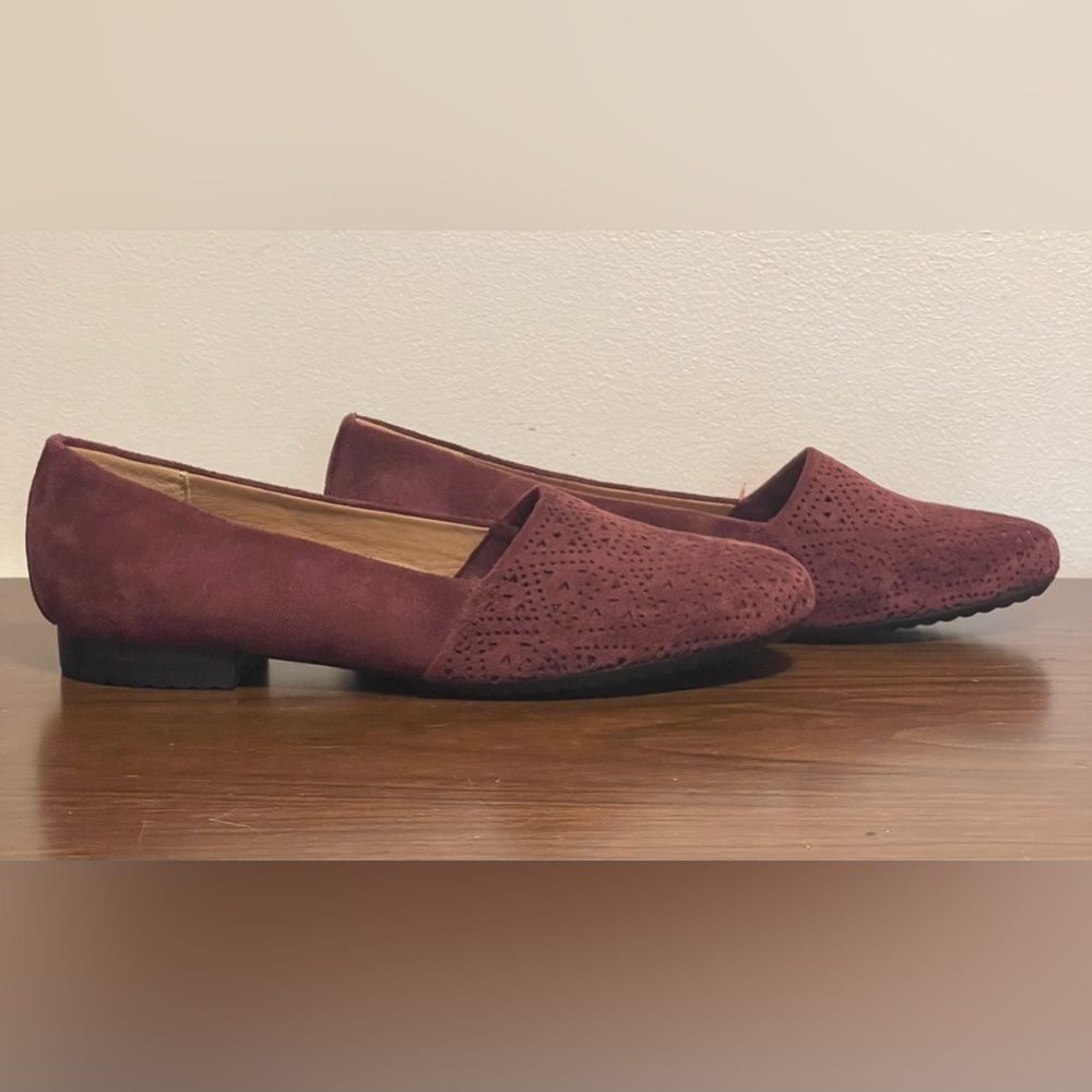 Baretraps suede slip-ons NWOT